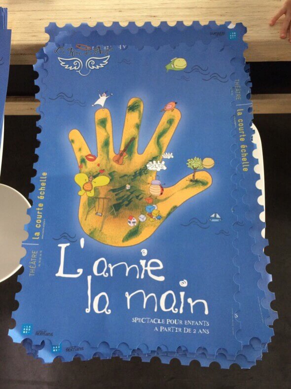 L'amie la main